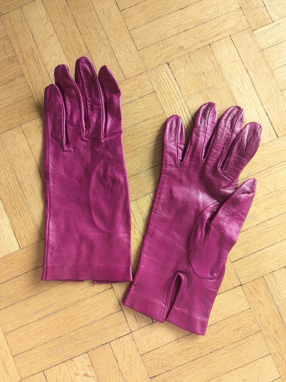 Fuchsia Pink Genuine Leather Gloves – Made in Italy, Statement Accessory